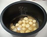 A picture of step 3 of Classic Chestnut Rice.