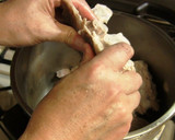 A picture of step 3 of Pork Backbone Soup Stock.