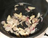 Foto langkah ke 2 dari resep Tumis kornet.
