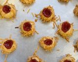Foto langkah ke 6 dari resep Tumbprint Cookies.