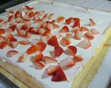 A picture of step 4 of Fresh Strawberry Cream Roll Cake.