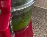 A picture of step 2 of Wild garlic oil.