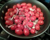 A picture of step 3 of Pizza Tomatoes.