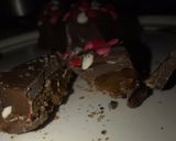 Foto del paso 8 de la receta: Bombones de chocolate rellenos con dulce de leche con galletas
