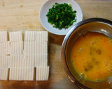 A picture of step 2 of Mushrooms and Tofu Simmered With Egg.