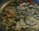 A picture of step 4 of Chicken and Garlic Stir-fry with Black Pepper.
