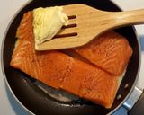 Foto del paso 3 de la receta: Salmón con cilantro y limón
