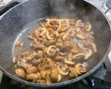 Une image de l'étape 14 de Sauté de veau aux champignons bruns.