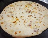 A picture of step 4 of Paneer Parantha.