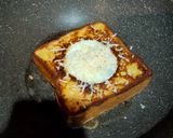 Foto langkah ke 8 dari resep Egg in Hole French Toast.