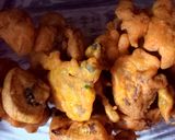 A picture of step 4 of Cauliflower (Gobhi)Pakoda.