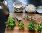 A picture of step 1 of Thai green rice.