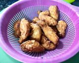 A picture of step 4 of Kentucky-Style Fried Chicken Wings.