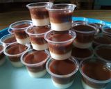 Foto langkah ke 4 dari resep Puding Tiramisu Cup.