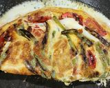 Foto del paso 5 de la receta: 🍳 Omelette de chauchas, tomate y muzzarella - mismos ingredientes, dos versiones 🍳