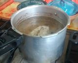 Foto del paso 3 de la receta: Pollo en pasilla con nopales