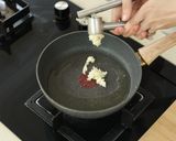 Foto langkah ke 3 dari resep Ayam Iris Rebus Chili Oil Devina Hermawan.