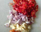 Foto langkah ke 2 dari resep Ayam Masak Kecap Manis Pedas.