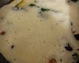 Foto del paso 3 de la receta Tortilla de espinacas, nueces y arándanos con crema de zanahoria y apio
