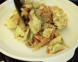 Foto langkah ke 6 dari resep Cara Masak Orak Arik Telur Wortel Saus Tiram.