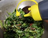 Foto langkah ke 3 dari resep Tumis Kangkung.