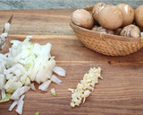 Foto del paso 1 de la receta: Risotto de portobello al parmesano