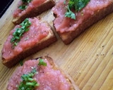 Foto del paso 4 de la receta: Desayuno típico de España tomate con ajo y perejil 🇪🇸