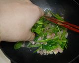 A picture of step 4 of Spinach and Bacon Sautéed in Butter.