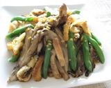 A picture of step 7 of Maitake Mushrooms and Green Beans with a Ginger and Vinegar Dressing.