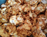 Foto del paso 2 de la receta: Salteado de pechuga con patatas y champiñones
