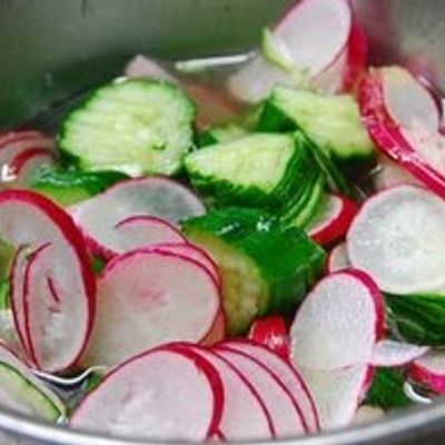 Ogirlangan fotosuratlardagi yalangoch Madonna