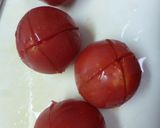 A picture of step 1 of Gingery Boiled Whole Tomato.