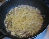 A picture of step 8 of Ocean-Scented Soup Pasta with Clams and Aosa Seaweed.