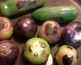 A picture of step 1 of salsa verde casero style.