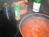 Pasta (tiburones) con atún y tomate