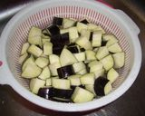 A picture of step 2 of Spicy and Sweet Stir-Fried Minced Chicken and Eggplant.