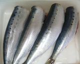 A picture of step 1 of Simmered Sardines with Umeboshi.