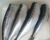 A picture of step 1 of Simmered Sardines with Umeboshi.