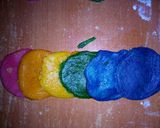 A picture of step 4 of Rainbow flower cookies😀#cookiecontest.