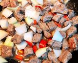 A picture of step 3 of Shaking Beef Fried Rice (Cơm Bò Lúc Lắc).