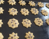 Foto del passaggio 10 della ricetta Biscotti di frolla montata