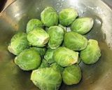 A picture of step 1 of Stir-fried Brussels Sprouts and Prawns with Garlic.
