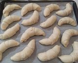 Pihe-puha sajtos kolbászos kifli 🌭🥐🌭 recept fázis 6 fotója