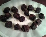 A picture of step 9 of Brownie Balls.
