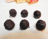 A picture of step 7 of Simple Coffee-flavored Truffles.