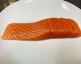 檸香乾煎鮭魚菲力肉排的食譜步驟1照片