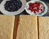 Foto del paso 3 de la receta Bizcocho relleno de fresitas silvestres y arándanos frescos