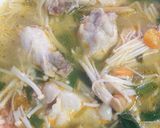 รูปขั้นตอนการทำที่ 4 ของ ต้มแซ่บน่องไก่ใส่เห็ดเข็มทอง