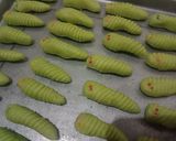 Foto langkah ke 6 dari resep Caterpillar Cookies ekonomis.