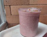 Foto del paso 4 de la receta: Licuado🧊🧃 de fresa y banano🥛🍓🍌
